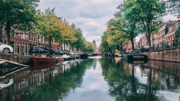 Leer meer over de geschiedenis tijdens een rondvaart door Amsterdam