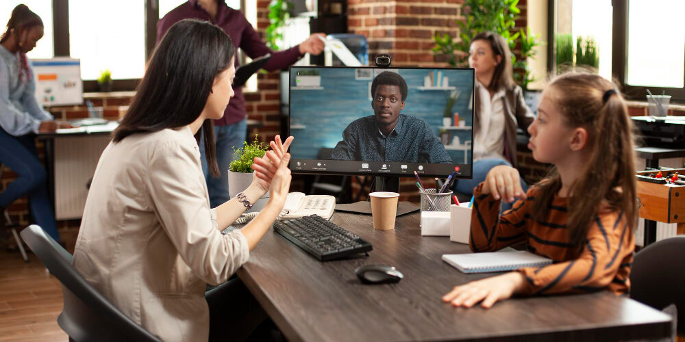 werken met een video call meerderen mensen werken op verschillende manieren samen