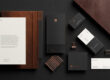 Professionele uitstraling marketing met luxe huisstijl en drukwerk in donkere kleuren en strak design